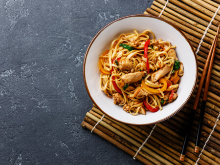 Asiatischer Eiernudelsalat